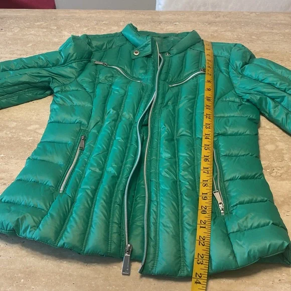 NWOT Beautiful Green BCBG quilted  light weight puffer, measurements in photos. - Picture 9 of 9